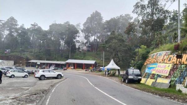 Suasana Parkiran di Kuliner Cemoro Kandang, Tawangmangu, Karanganyar, Sabtu (26/12/2020)