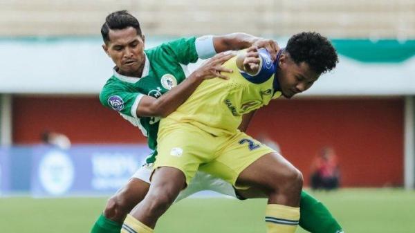 Aksi Abduh Lestaluhu dan Bagas Kaffa dalam duel PSS Sleman vs Barito Putera di Liga 1 pekan ke-13 pada Minggu (26/11/2023).