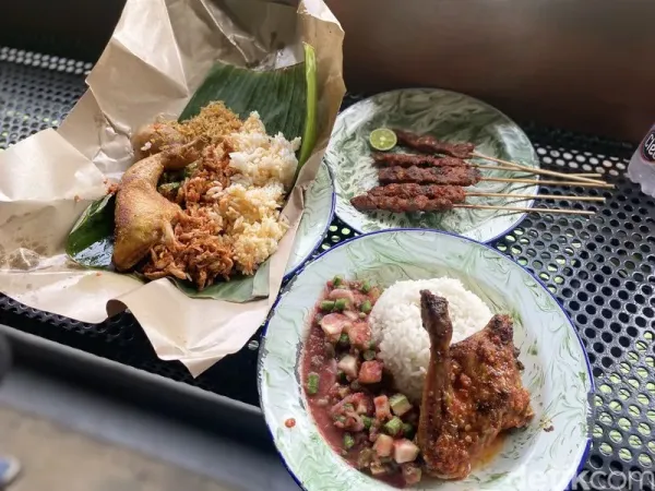 Sajian Nasi Balap Puyung di Dapur Mandalika.