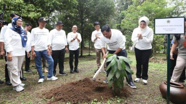 Pj Gubernur Jateng, Nana Sudjana saat menghadiri peringatan Hari Lingkungan Hidup Sedunia tingkat Provinsi Jawa Tengah di Kebun Raya Baturraden, Kabupaten Banyumas, Selasa 25 Juni 2024.