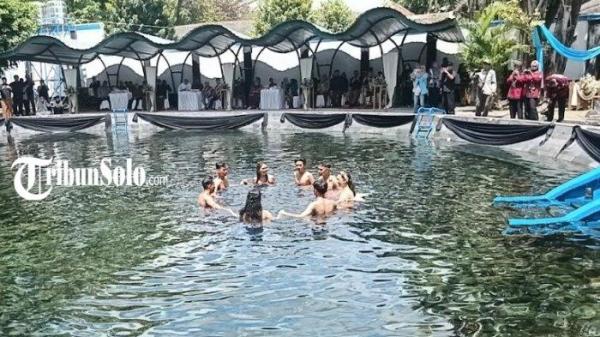 TRADISI PADUSAN - Tradisi padusan di umbul Pengging digelar, Kamis (27/2/2025).Tradisi padusan di Boyolali digelar di 2 lokasi, di umbul Pengging dan Tlatar.