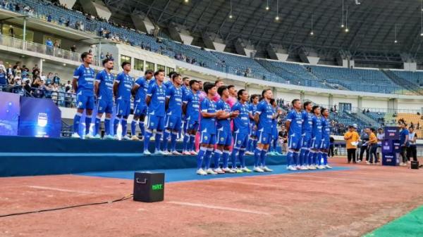 PELUNCURAN TIM PERSIB - Persib Bandung menggelar acara peluncuran tim bertajuk 'Pesta Biru' di Stadion Gelora Bandung Lautan Api (GBLA) pada Sabtu (2/8/2025).