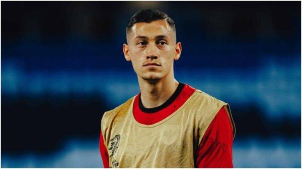 PEMANASAN - Kapten Timnas Indonesia Jay Idzes melakukan pemanasan sebelum pertandingan melawan Australia pada lanjutan ronde 3 Kualifikasi Piala Dunia 2026 di Sydney Football Stadium, Kamis (20/3/20225). (Dok: PSSI)