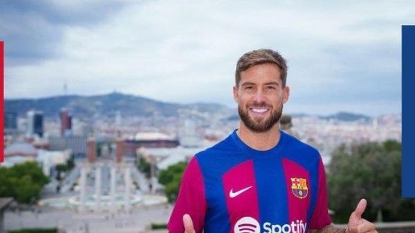 Bek tengah baru Barcelona, Inigo Martinez, resmi didatangkan secara gratis untuk menambal skuad.