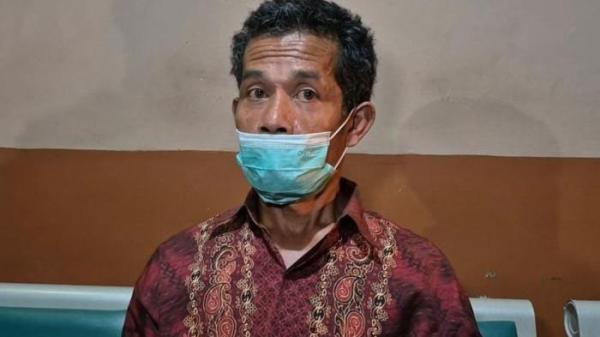 CERITA ARA - Agus Suyatno ayah dari ARA korban diduga dibunuh yang jasadnya ditemukan di Hutan Goa Lowo, Desa/Kecamatan Sampung, Kabupaten Ponorogo saat di kamar Jenazah RSUD dr Harjono Ponorogo, Jatim, Rabu (13/8.2025). Agus mengaku shock.