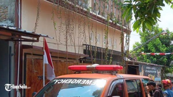 Proses evakuasi warga Perum Bumi Saraswati, Desa Gaum