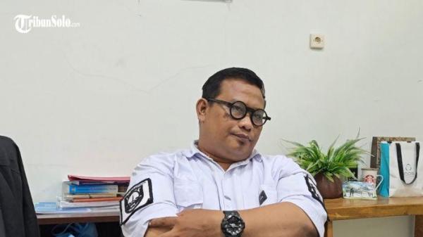 TAK DIBUBARKAN - Direktur Perumda Taman Satwa Taru Jurug (TSTJ) Achmad Syukri Prihanto, saat ditemui Rabu (20/8/2025). Achmad mengunkap alasan engakui pihaknya tak menyetor dividen ke kas daerah karena menurunnya jumlah pengunjung Solo Safari di tahun 2024