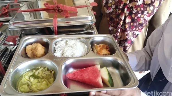 Menu makan bergizi gratis di Palembang, dari olahan ikan.