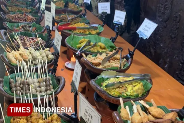 Aneka-menu-prasmanan-Waroeng-Tani.jpg