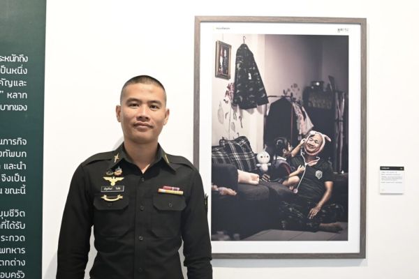 นิทรรศการภาพถ่าย ‘Unseen Moments’ หลากแง่มุมชีวิตทหารผ่านเลนส์ ถึง 26 ม.ค.68 ที่หอศิลปกรุงเทพฯ