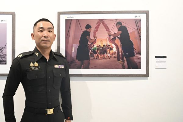 นิทรรศการภาพถ่าย ‘Unseen Moments’ หลากแง่มุมชีวิตทหารผ่านเลนส์ ถึง 26 ม.ค.68 ที่หอศิลปกรุงเทพฯ