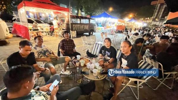 UMKM - Suasana di depan stand UMKM Rothfink Industries Coffe + & Snack, Sun Bay Bahu, area Plaza Bahu Mall, Kelurahan Bahu, Kecamatan Malalayang, Kota Manado, Provinsi Sulawesi Utara (Sulut), Jumat 29/8/2025) malam. <div class=