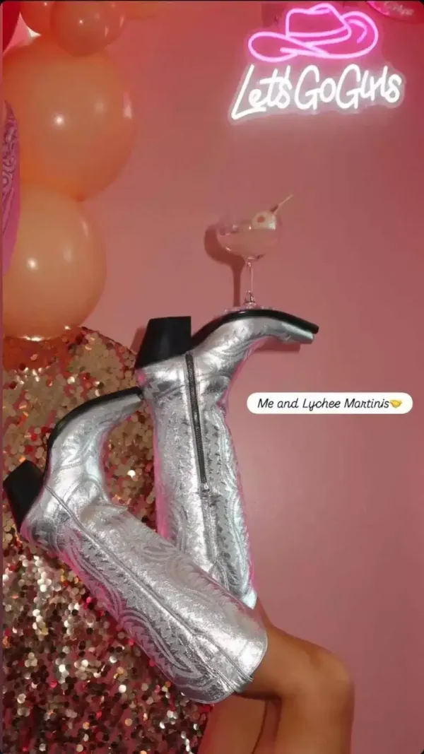 Taylor Swift joins Brittany Mahomes in her 30th birthday celebration Taylor Swift joins Brittany Mahomes in her 30th birthday celebration