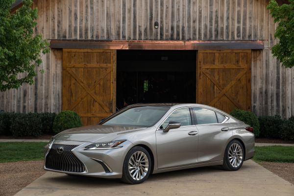 5 of the best cheap, used, luxury cars | Capital one auto navigator