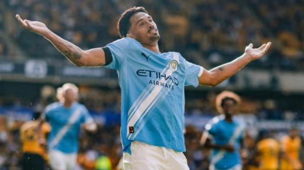 SELEBRASI REIJNDERS - Pemain keturunan Ambon, Maluku, Tijjani Reijnders mencetak gol untuk Manchester City dalam laga debutnya di Liga Inggris 2025/2026 menghadapi Wolves, Sabtu (17/8/2025). (Instagram City - 17/8/2025)