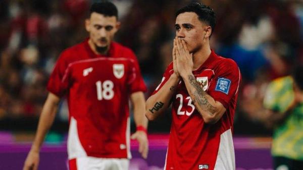 EKSPRESI ELIANO - Reaksi pemain Timnas Indonesia Eliano Reijnders selama pertandingan menghadapi Australia pada laga grup C Kualifikasi Piala Dunia 2026, 20 Maret 2025. (Instagram Eliano - 3/6/2025)