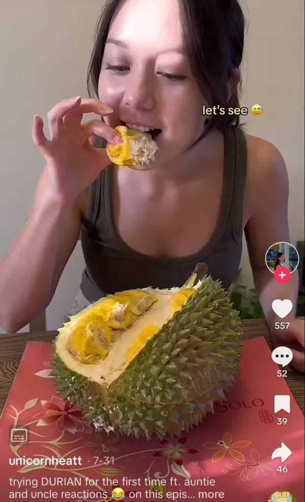Bule cicip durian pertama kali tapi malah suka