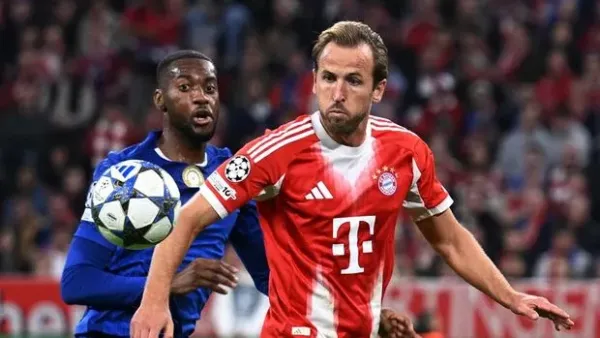 Soccer Football - UEFA Champions League - Bayern Munich v Chelsea - Allianz Arena, Munich, Germany - September 17, 2025 Chelsea's Tosin Adarabioyo in action with Bayern Munich's Harry Kane REUTERS/Angelika Warmuth