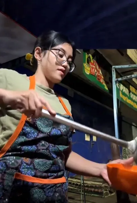 Mulai dari Nol! Kisah Wanita di Solo Jualan Nasi Goreng Warisan Ayah