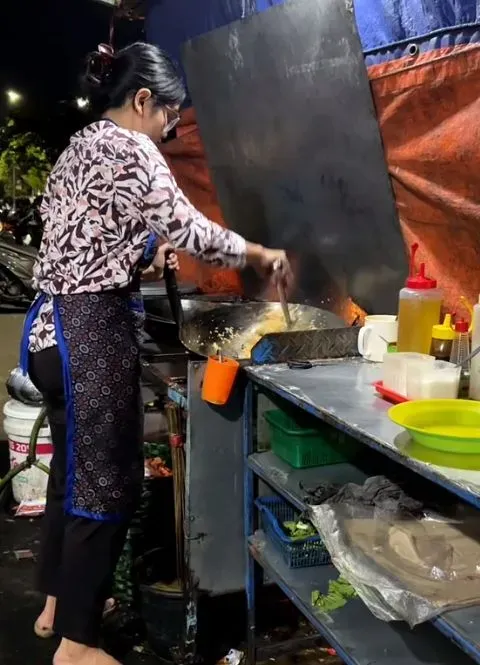 Mulai dari Nol! Kisah Wanita di Solo Jualan Nasi Goreng Warisan Ayah