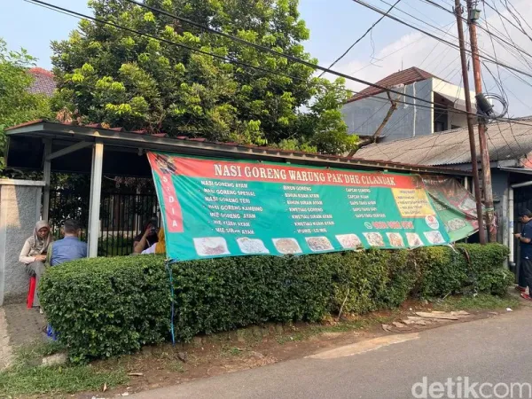 Warung Pakdhe: warung nasi goreng dan chinese food milik mantan chef Solaria