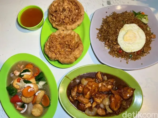 Warung Pakdhe: warung nasi goreng dan chinese food milik mantan chef Solaria