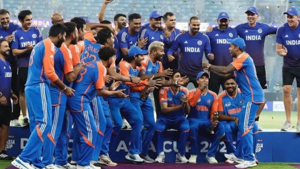 Team India celebrated without Asia Cup Trophy, but these 4 players took their awards