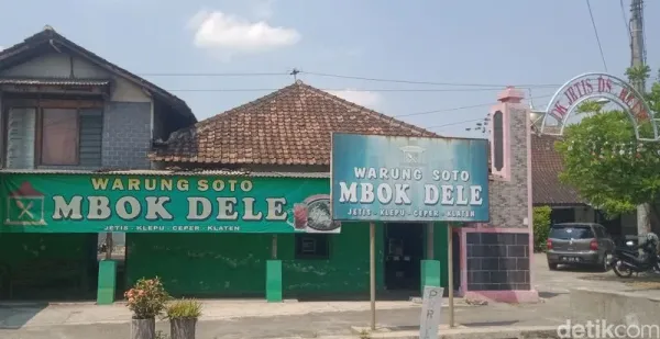 Warung Soto Mbok Dele di Jetis, Klaten salah satu kuliner legendaris.