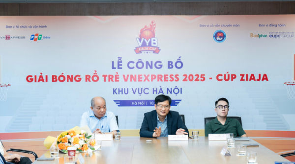 Organizers representatives answered questions from media in Hanoi. Photo by Read/Tung Dinh