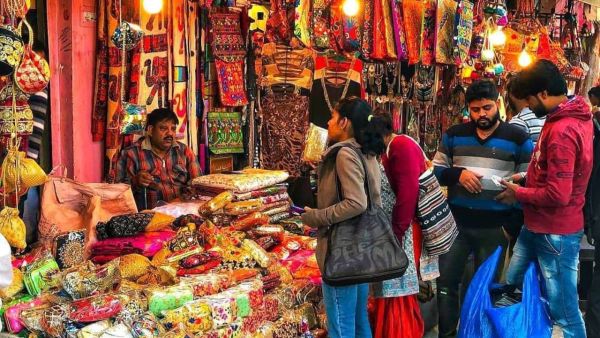 Karwa Chauth 2025: From sarees to jewelery ... Delhi's market is best for Karva Chauth shopping