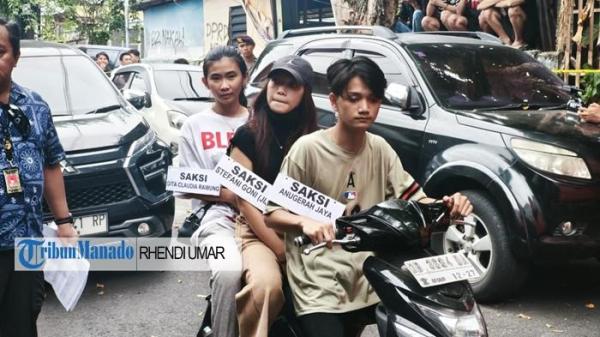 REKONSTRUKSI - Stefani Goni, Pacar Joel Tanos ikut rekonstruksi pembunuhan di TKP, tepatnya di depan Sion Laundry, Jalan Sario, Kota Manado, Sulut. Ia terlihat tampil modis mengenakan kaos hitam, celana cokelat dan memakai topi berwarna hitam.