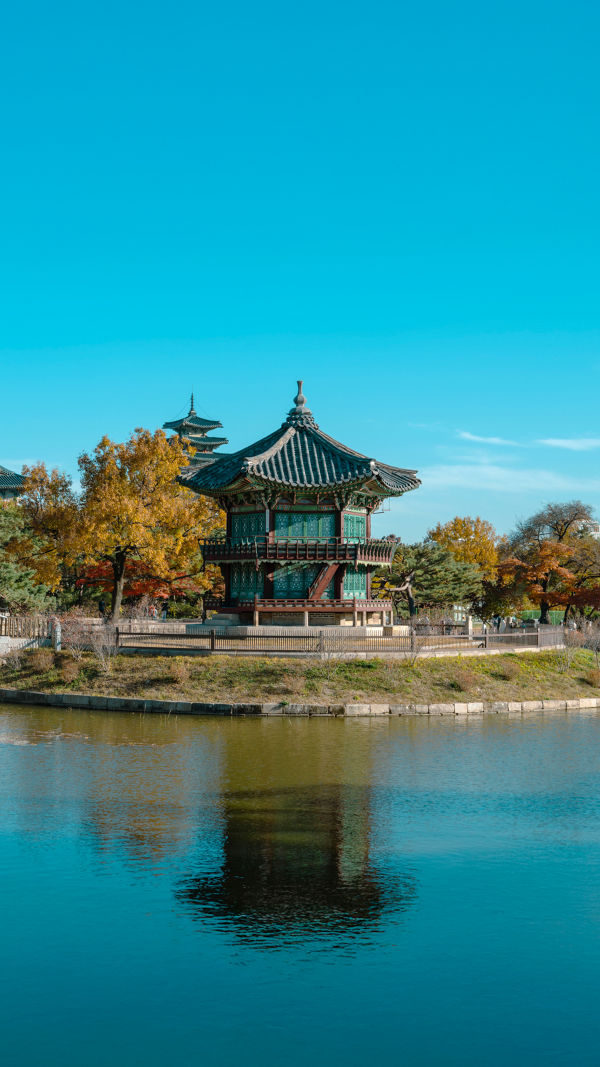 Seoul: Palace or Neon First