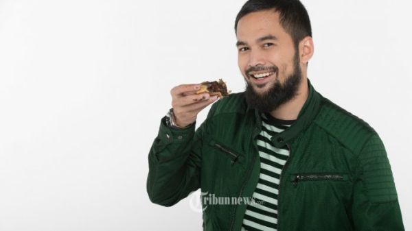 Aktor yang juga motivator dan pengusaha Teuku Wisnu suami dari Shireen Sungkar pada Minggu lalu tepatnya di Hari Jumat, (11/12/2020), ia baru saja meresmikan outlet Malang Strudel (MS) terbarunya yang berlokasi di Sawojajar (jl. Ki Ageng Gribik No.B 27) berdekatan dengan exit Tol Malang, Sawojajar. Kini outletnya kembali menjadi 6 cabang yang tersebar di Malang Raya, Jawa Timur. TRIBUNNEWS.COM/IST