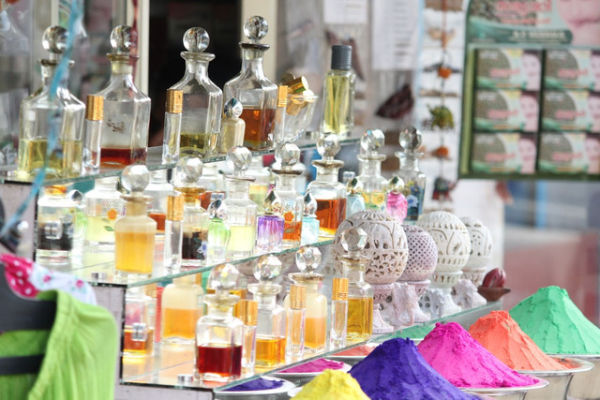 Ilustrasi daftar tempat sniff parfum lokal di Jakarta. Foto: Unsplash.com/Alex Rosario