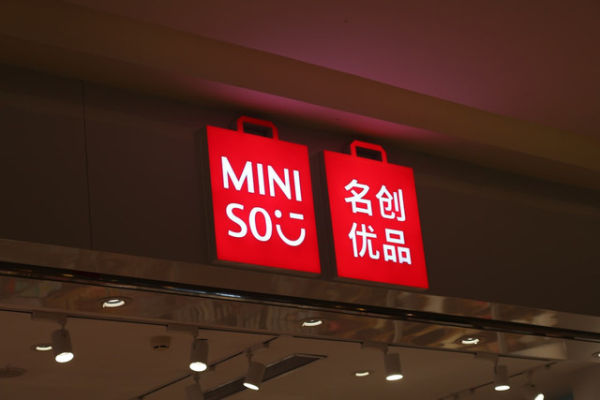 ilustrasi harga Twinkle Fair x Miniso. Unsplash/PL