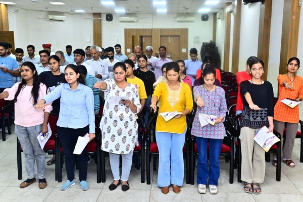 BJP officials paid tribute to Iron Man Patel on his birth anniversary by paying floral tributes. BJP officials paid tribute to Iron Man Patel on his birth anniversary by paying floral tributes.