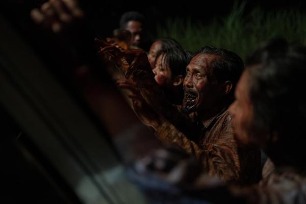 FILM TERBARU NETFLIX - Foto behind the scenes film Abadi Nan Jaya (The Elixir) yang dirilis Netflix diunduh Rabu (5/11/2025).