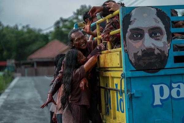 FILM TERBARU NETFLIX - Foto behind the scenes film Abadi Nan Jaya (The Elixir) yang dirilis Netflix diunduh Rabu (5/11/2025).