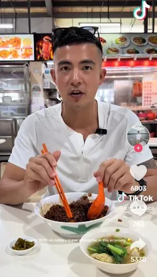 Pemilik Warung Kaki Lima Ini Ogah Viral, Ngaku Tak Cari Banyak Pelanggan Pemilik Warung Kaki Lima Ini Ogah Viral, Ngaku Tak Cari Banyak Pelanggan