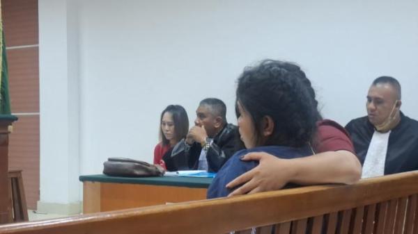 Sidang kasus kekerasan Roslina