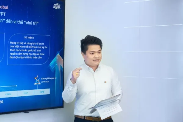 Cao Tung Anh, Head of Technology VIO, FPT Corporation, introduces the playground. Photo courtesy of FPT