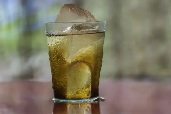 Tips es batu dari bartender Tips Ampuh dari Bartender agar Es Batu dalam Minuman Tak Mudah Cair