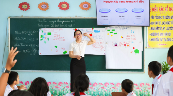 The ten-session Personal Finance series has disseminated practical financial knowledge to over 300 women and students in Dak Lak province. Photo courtesy of Home Credit