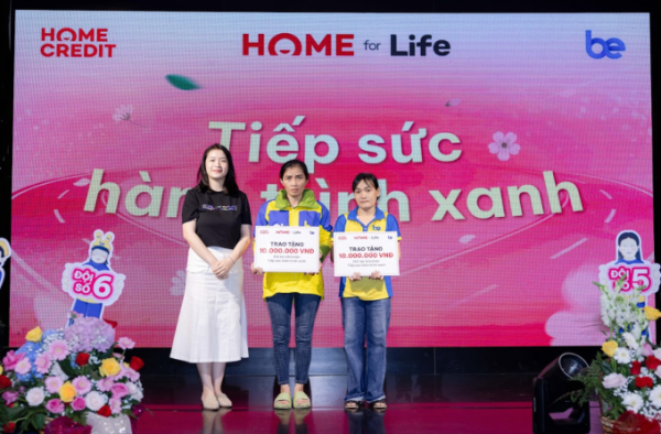 Some of Be Group’s female partners received VND10 million from Home Credit. Photo courtesy of Home Credit
