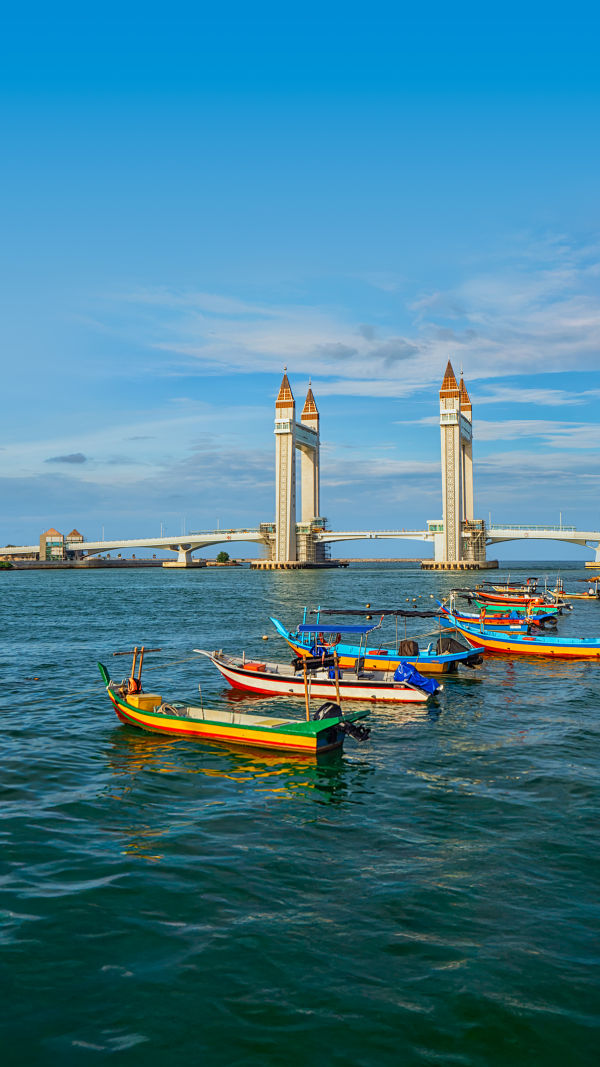 Terengganu: Coast & Craft