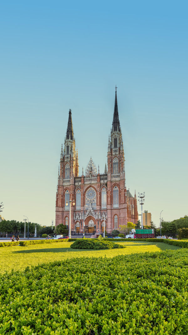 La Plata, City in Balance