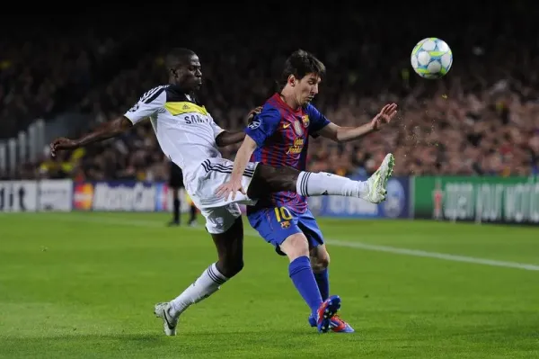 Barcelona vs Chelsea BARCELONA, SPAIN - APRIL 24: Lionel Messi of FC Barcelona (R) duels for the ball with Ramires of Chelsea during the UEFA Champions League Semi Final, second leg match between FC Barcelona and Chelsea FC at Camp Nou on April 24, 2012 in Barcelona, Spain. (Photo by David Ramos/Getty Images)