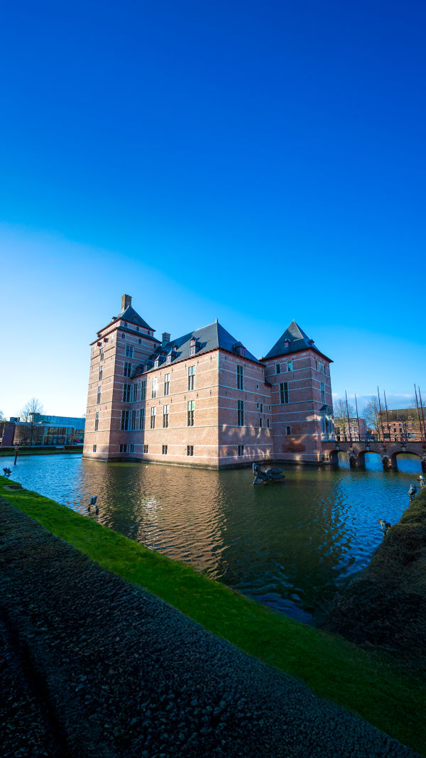 Turnhout: Play & Paths