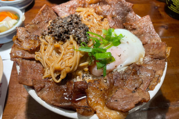 Truffle nikudon ala Obihiro Nikudon, Blok M, Jakarta. Foto: Salsha Okta Fairuz/kumparan