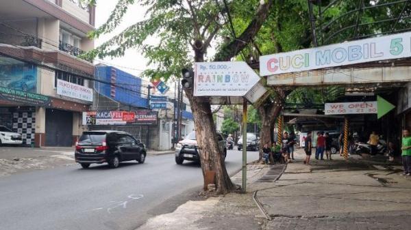 LOKASI KEJADIAN - Lokasi kecelakaan Gary Iskak di kawasan Pesanggrahan, Jakarta Selatan, Minggu (30/11/2025).